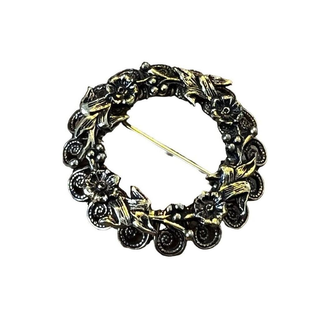 Vintage Floral Filagree‎ Round Wreath Brooch 1.25" diameter